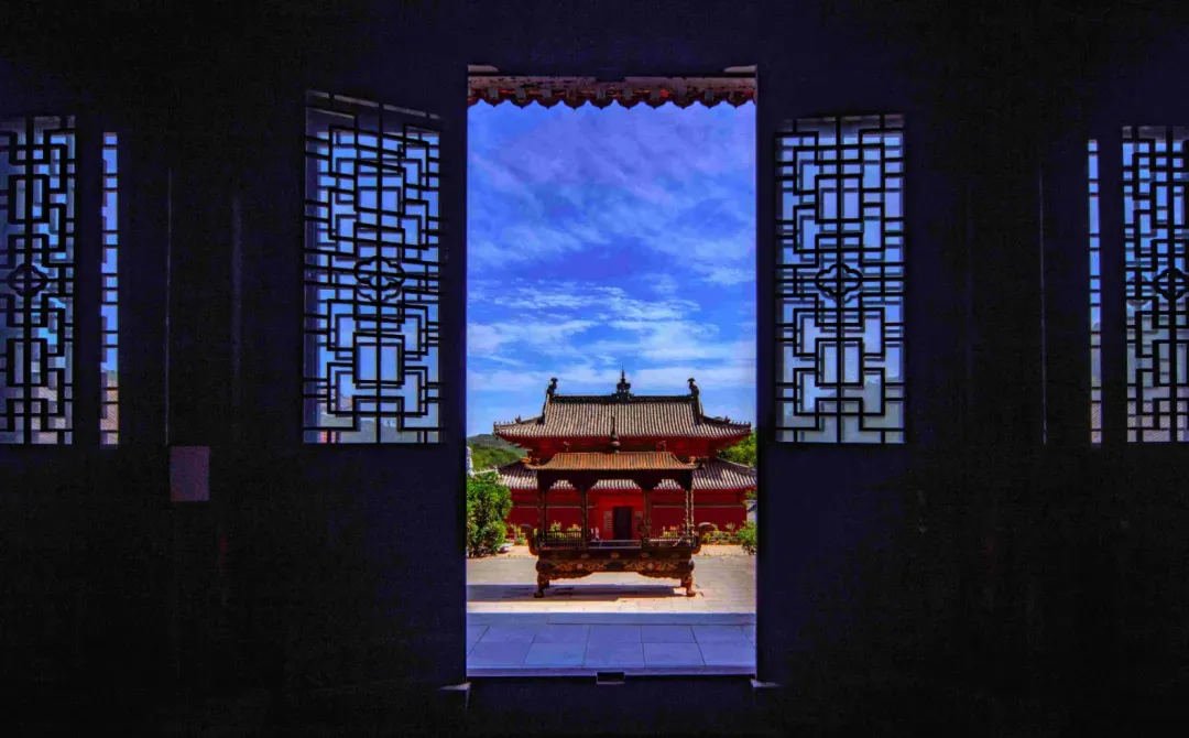 Doors and Windows: Balance of Wisdom